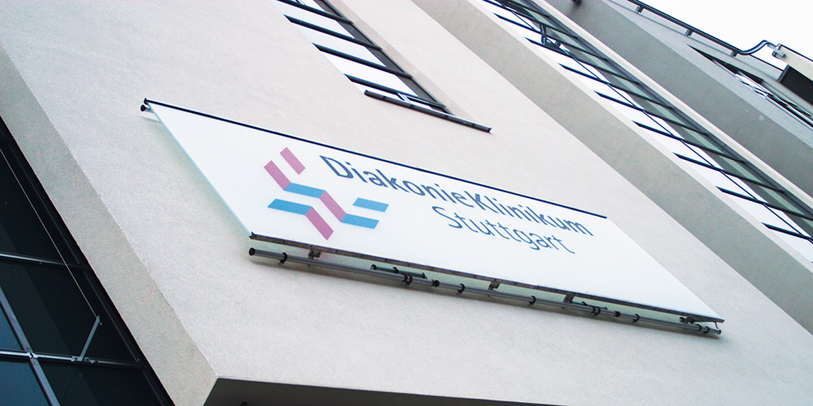 Diakonie-Klinikum Stuttgart - Fasadenbeschriftung